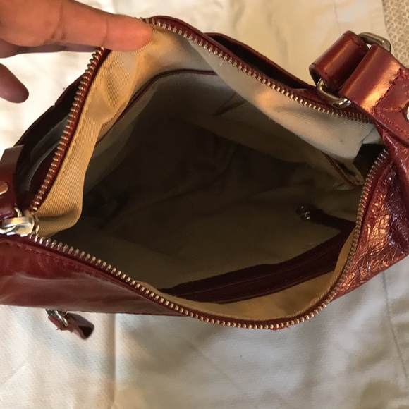 Danier leather crossbody bag - Picture 3 of 5